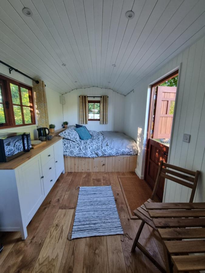 Shepherds Hut At Cummins Farm, Lyme Regis Hotel Bridport Exterior photo